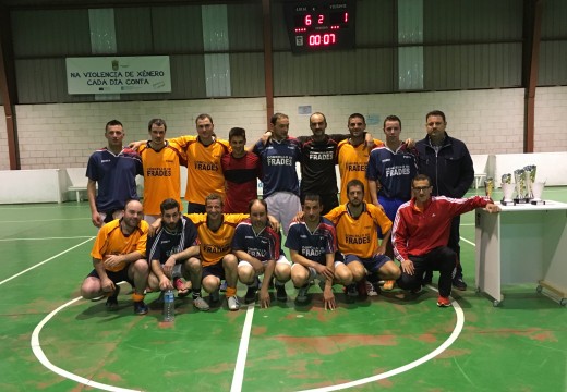 O equipo do Papucín recupera o título de campión da X Liga Municipal de Fútbol Sala de Frades tras golear na final ao Paboi